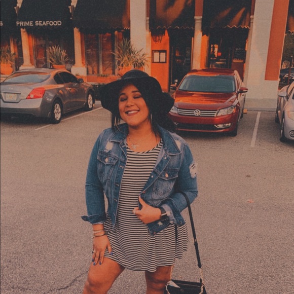 admire_court
